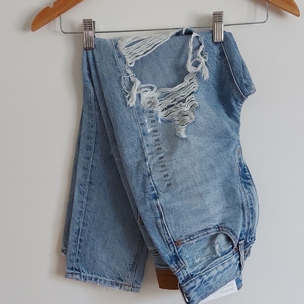 NWT American‎ Eagle Highest Rise Mom Jeans - Picture 3 of 9